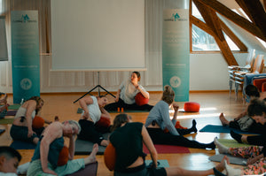 Eine Yoga-Stunde mit Cupping im Rahmen der Cupping Convention 2025